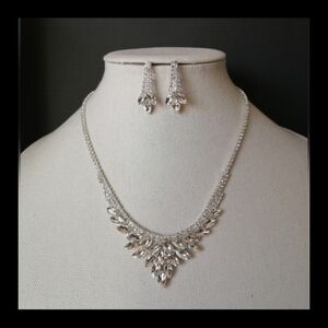 NWT Clear Crystals Burst Silvertone  Collier Necklace Earrings Set Prom Night